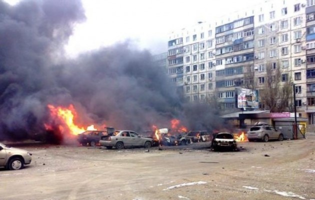 Φουντώνει ο πόλεμος στη Ουκρανία – Βομβαρδίστηκε η Μαριούπολη (βίντεο)