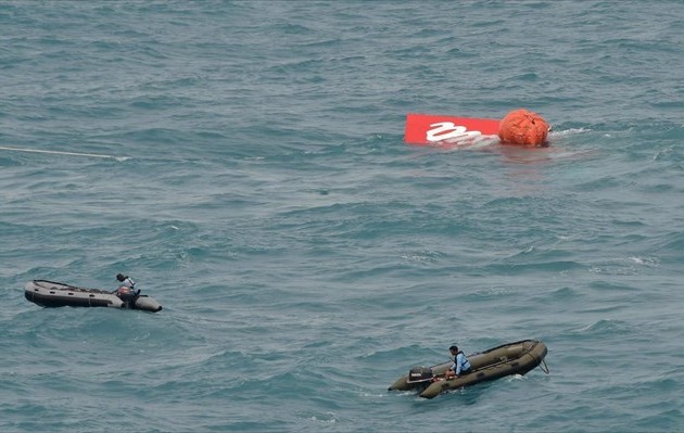 Ανασύρθηκε η ουρά του μοιραίου αεροσκάφους της AirAsia