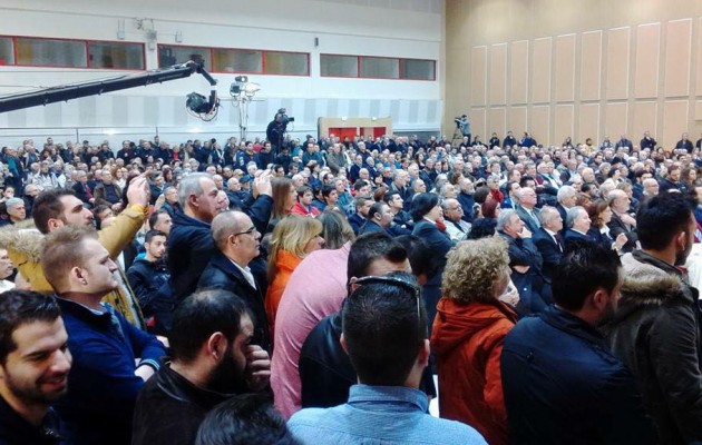 Θερμή υποδοχή στον Παπανδρέου στη Θεσσαλονίκη