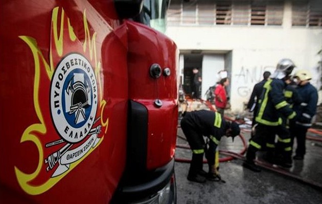 Επτά διαμερίσματα στις φλόγες με οκτώ εγκλωβισμένους στο Χαλάνδρι