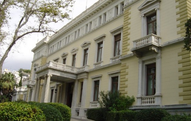 Στο Προεδρικό Μέγαρο για “κουβεντούλα” οι Πολιτικοί Αρχηγοί