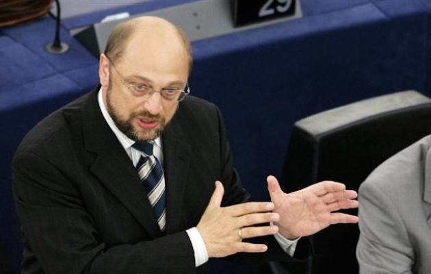 “Καρφί” Σουλτς σε Σόιμπλε: Όποιος φλερτάρει με το Grexit παίζει με τη διάσπαση της Ευρώπης