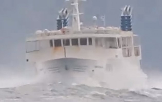 Η μάχη του “Σκοπελίτης” με τα κύματα (βίντεο)