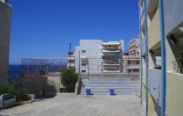 Εκλογικός αντιπρόσωπος της Χρυσής Αυγής δέχτηκε γροθιά σε εκλογικό τμήμα