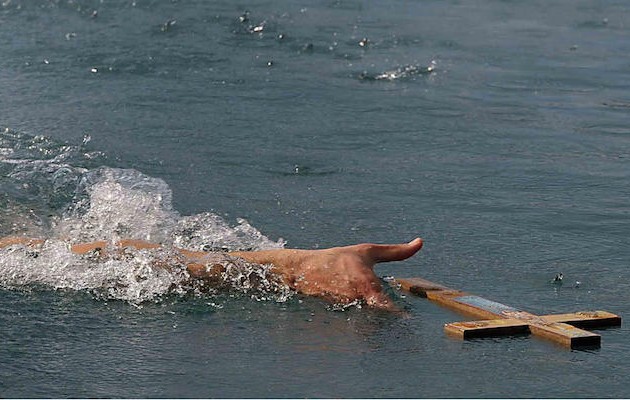 Στην Καβάλα ο Σαμαράς και στον Πειραιά ο Τσίπρας για τα Θεοφάνεια