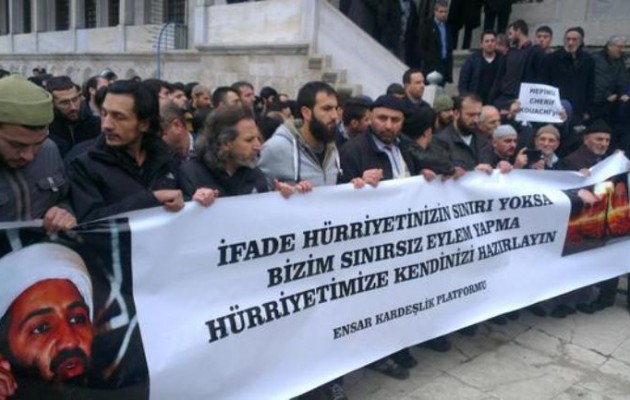 Στην Τουρκία διαδηλώνουν υπέρ των τζιχαντιστών δολοφόνων της Charlie Hebdo