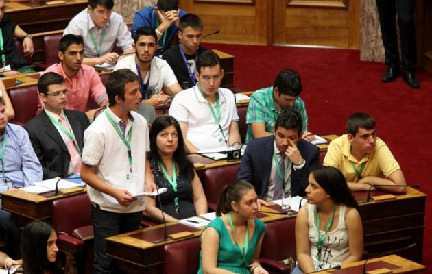 «Εχετε 15 εργάσιμες ημέρες για να ψηφίσουμε όσοι γεννηθήκαμε το 1997»