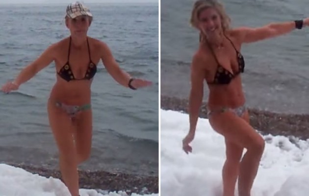 Βούτηξαν στον Παγασητικό με μισό μέτρο χιόνι (βίντεο)