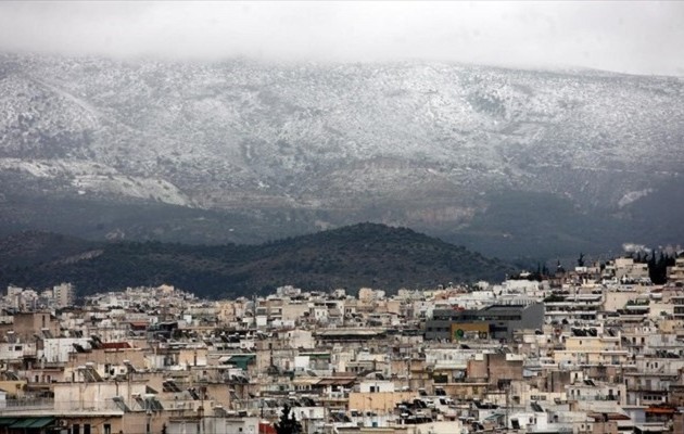 Παραμένουν τα προβλήματα στην κυκλοφορία λόγω παγετού στην Αττική
