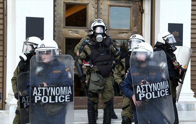 ΣΥΡΙΖΑ  προς αστυνομικούς: Ψηφίστε μας – δεν θα σας αφοπλίσουμε