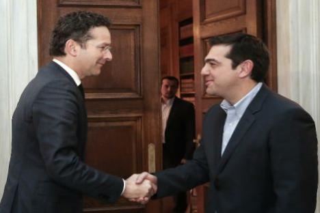 Τσίπρας – Ντάισελμπλουμ έδωσαν τα χέρια για καλόπιστο  διάλογο