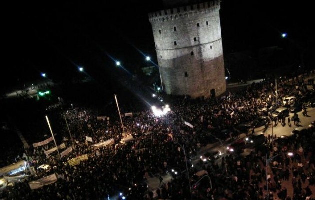 Χιλιάδες διαδηλώνουν στον Λευκό Πύργο ενάντια στη λιτότητα