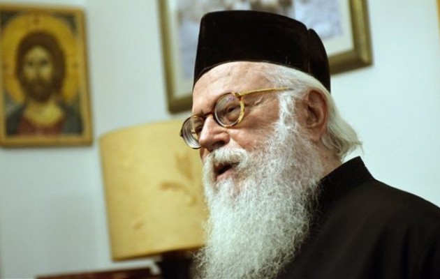 Συγχαρητήριο τηλεφώνημα Κοτζιά στον Αρχιεπίσκοπο Αναστάσιο για την απόκτηση της αλβανικής υπηκοότητας