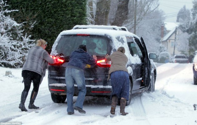 Υποχωρεί η κακοκαιρία – Απαραίτητες οι αλυσίδες στη βόρεια Ελλάδα