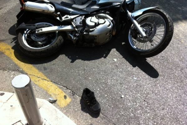 Εγκατάλειψη θύματος σε θανατηφόρο τροχαίο στην Καλλιθέα