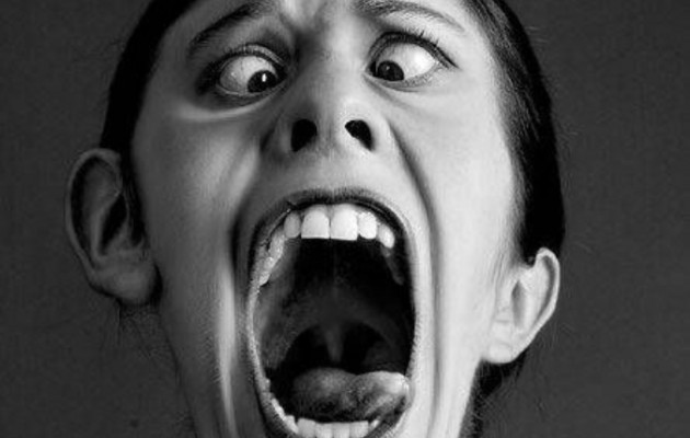 Η αποδόμηση της νέας κυβέρνησης δεν θα προκύψει με μαζική υστερία