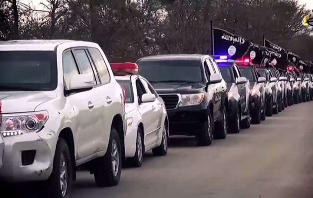 Το Ισλαμικό Κράτος κάνει παρέλαση στη Βεγγάζη στη Λιβύη (βίντεο)