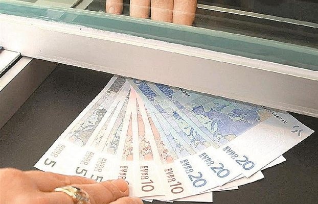 Καταθέσεις 850 εκατ. ευρώ γύρισαν στις τράπεζες