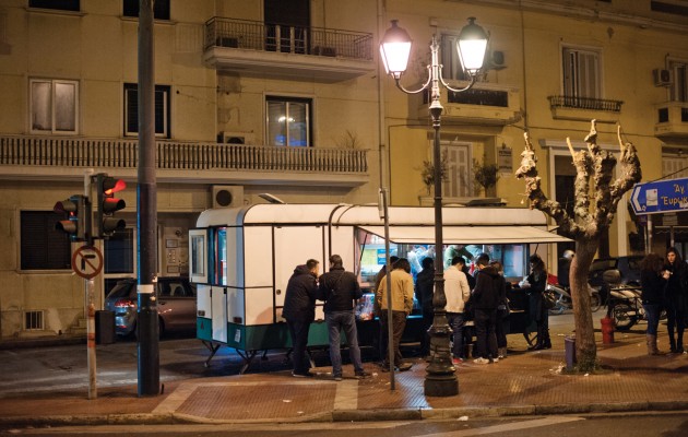 Γιατί κλείνει το «βρώμικο» στην πλατεία Μαβίλη