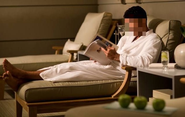 Πρώην υπουργός της ΝΔ έβαλε αστυνομικούς να τον φυλάνε ενώ έκανε… spa!