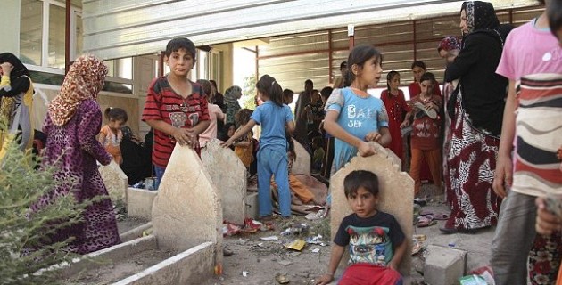 Το Ισλαμικό Κράτος αποκεφαλίζει, σταυρώνει και θάβει ζωντανά παιδιά!