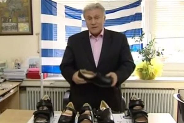 Απόλαυση: Ο Πανίκας σε τηλεμάρκετινγκ παπουτσιών για διαβητικούς (βίντεο)
