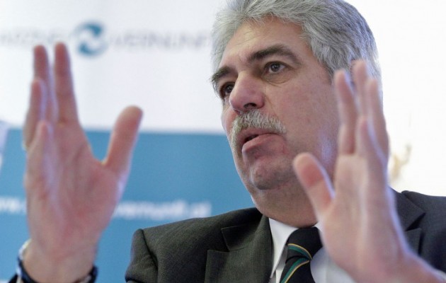 Ο Αυστριακός υπουργός Οικονομικών διαβάζει Βαρουφάκη και… ανησυχεί