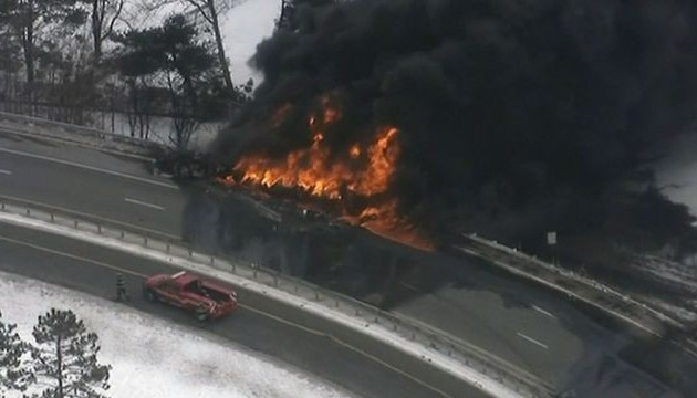ΗΠΑ: Εξερράγη βυτιοφόρο γεμάτο με πετρέλαιο (βίντεο)