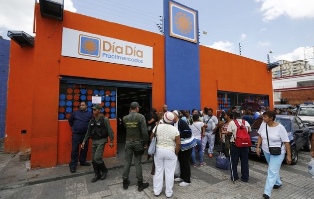 Γιατί ο Μαδούρο κρατικοποίησε στη Βενεζουέλα σούπερ μάρκετ