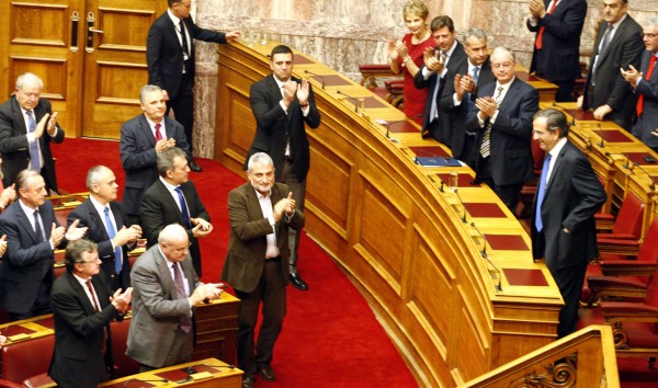 Η Νέα Δημοκρατία δεν χρειάζεται βουλευτές – χειροκροτητές