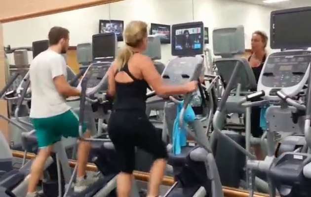 Το πρόγραμμα γυμναστικής της συζύγου Βαρουφάκη, Δανάης Στράτου (φωτογραφίες)