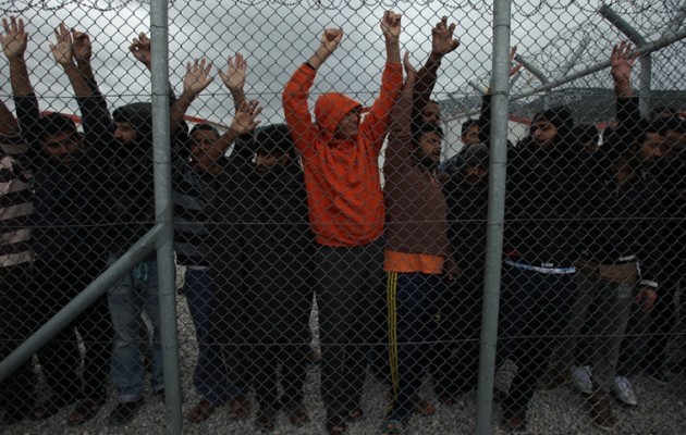 Διάψευση: Δεν “ανοίγουν” τα κέντρα κράτησης για να αφεθούν ελεύθεροι οι αλλοδαποί