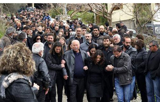 Συγκλονίζουν τα λόγια των γονιών του Γιακουμάκη: “O Βαγγέλης έγινε παιδί όλων σας”