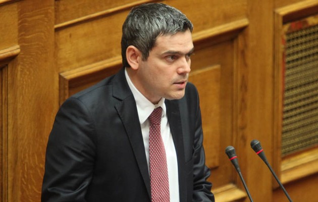 Καραγκούνης: Η κυβέρνηση έχει υπογράψει μνημόνιο που το κρατά κρυφό