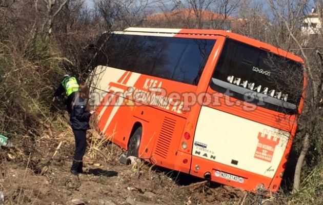 “Τρελό” λεωφορείο ΚΤΕΛ κατέληξε στα χωράφια – Σώοι οι 21 επιβάτες