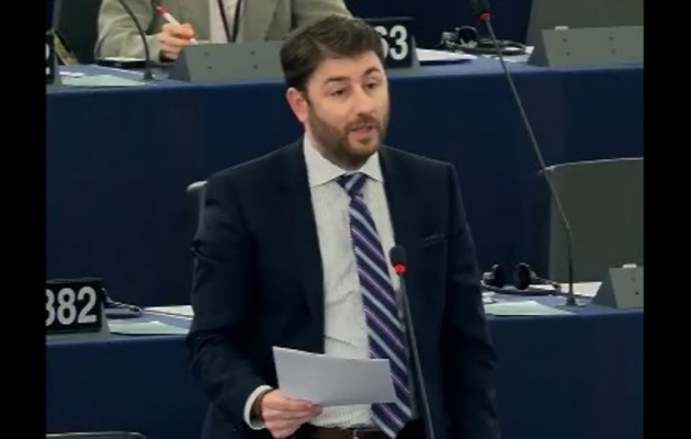 Ο Ανδρουλάκης στριμώχνει τη Volkswagen στο Ευρωπαϊκό Κοινοβούλιο