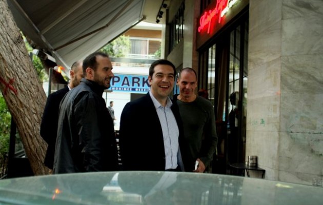 Πήγαν για καφέ στο Παγκράτι Τσίπρας – Βαρουφάκης