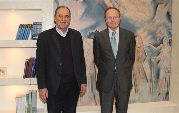 Τι είπαν Σταθάκης και Γάλλος Πρέσβης για διαφθορά και Δημόσιο