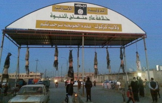 Το Ισλαμικό Κράτος κρέμασε ανάποδα Ιρακινούς στο Κιρκούκ (σκληρές φωτογραφίες)