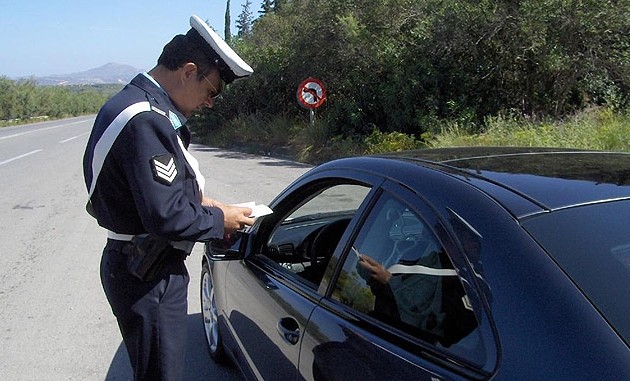 Απλήρωτες αφήνουν τις κλήσεις από την Τροχαία οι Έλληνες οδηγοί