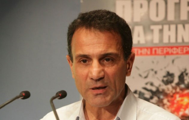 “Ξαναχτύπησε” ο Λαπαβίτσας: Δεν νικάς τη λιτότητα όσο παραμένεις στο ευρώ