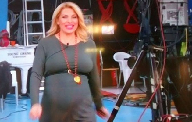 Διέψευσε μέσω twitter ότι γέννησε η Μενεγάκη