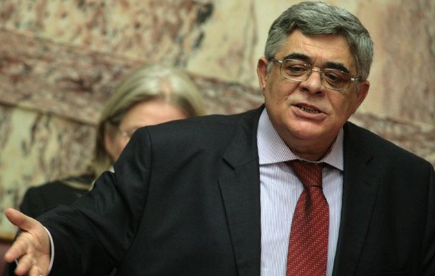 Μιχαλολιάκος: Ρατσιστική πρόκληση στη Βουλή κατά Έλληνα πρωταθλητή στίβου (φωτο)