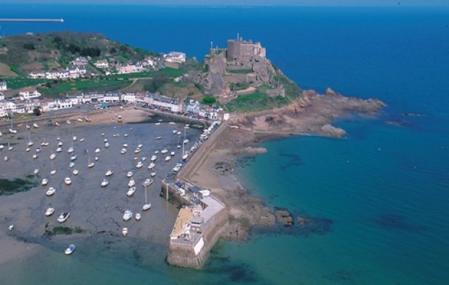 Ο Χαρδούβελης πήγε τα λεφτά στον παράδεισο των offshore, νησιά Τζέρσεϊ