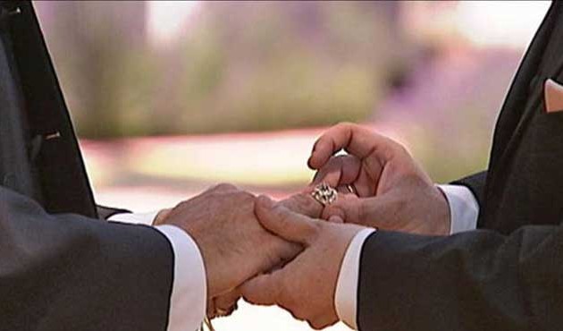 Οι ελληνικοί νόμοι αναγνωρίζουν τους γάμους ομόφυλων που τελούνται σε πολλές άλλες χώρες ως νόμιμους