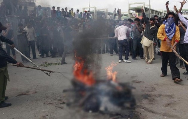Φρίκη στο Πακιστάν: Χριστιανοί έκαψαν ζωντανούς δύο μουσουλμάνους (σκληρές εικόνες)