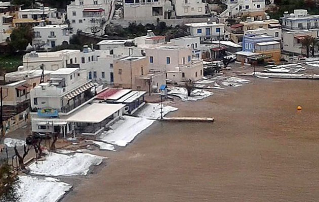 Πλημμύρισε η Λέρος – Σε κατάσταση εκτάκτου ανάγκης το νησί (φωτογραφίες)