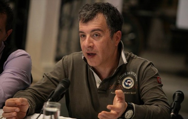 Τετ-α-τετ με Τσίπρα θέλει ο Θεοδωράκης για τη συμφωνία στο Eurogroup