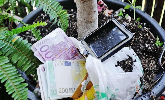 Σκηνοθετημένο δημοσίευμα της Bild – Που κρύβουν οι Έλληνες τα λεφτά τους