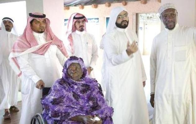 Η γιαγιά του Μπάρακ Ομπάμα πήγε για προσκύνημα στη Μέκκα
